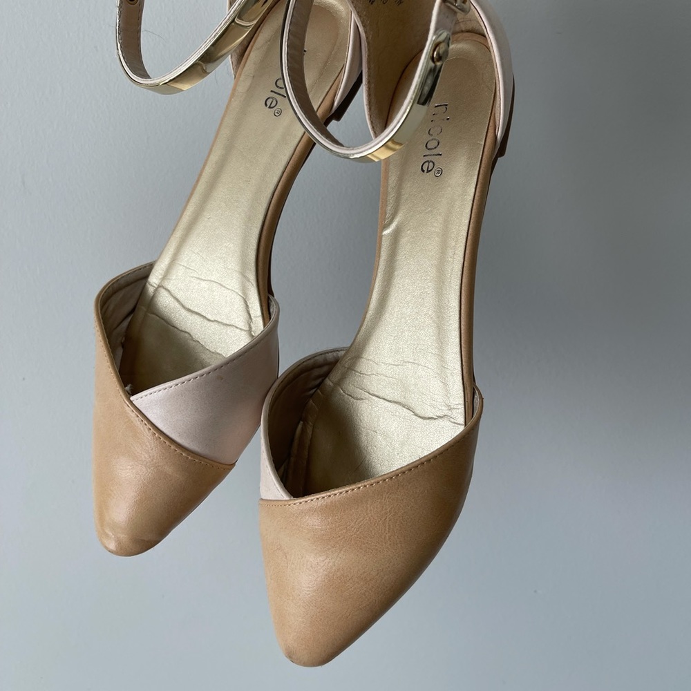 Nicole flats, like new, size 8.